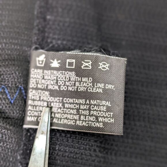 Mueller 255 Adjustable Lumbar Support Back Brace with Removable Pad Black - Picture 9 of 10